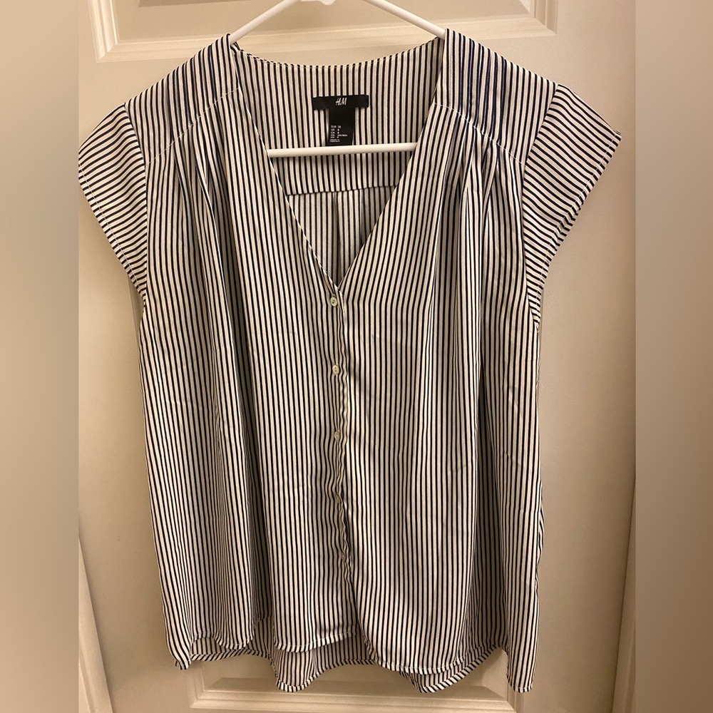 NWOT button down sleeveless shirt Size 8